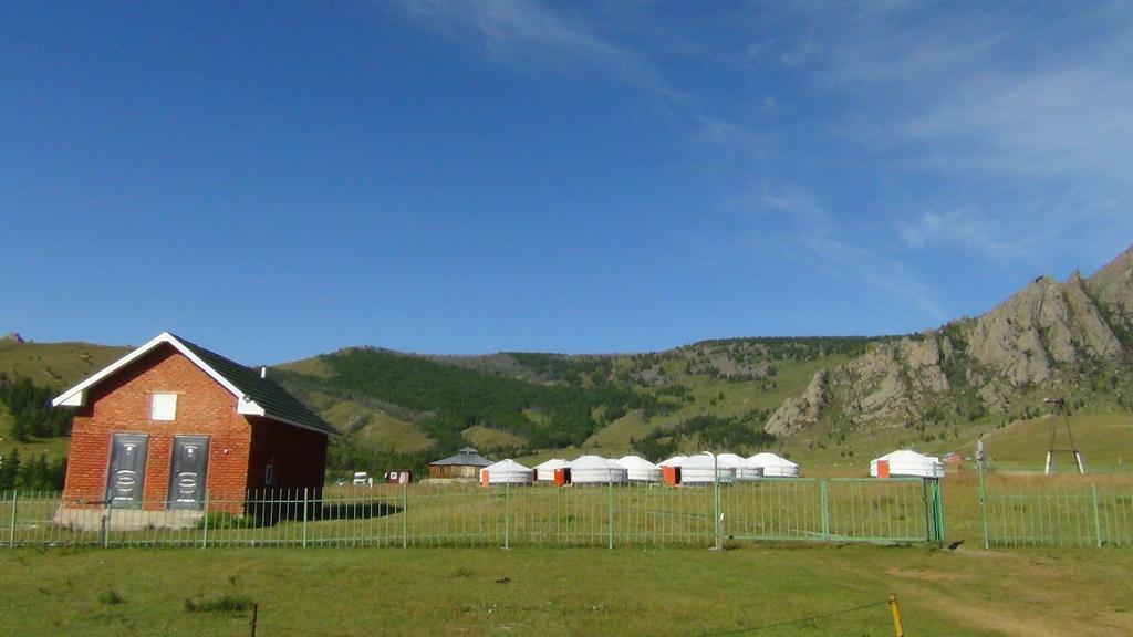 Готель My Mongolia Eco Ger Camp Nalayh Екстер'єр фото
