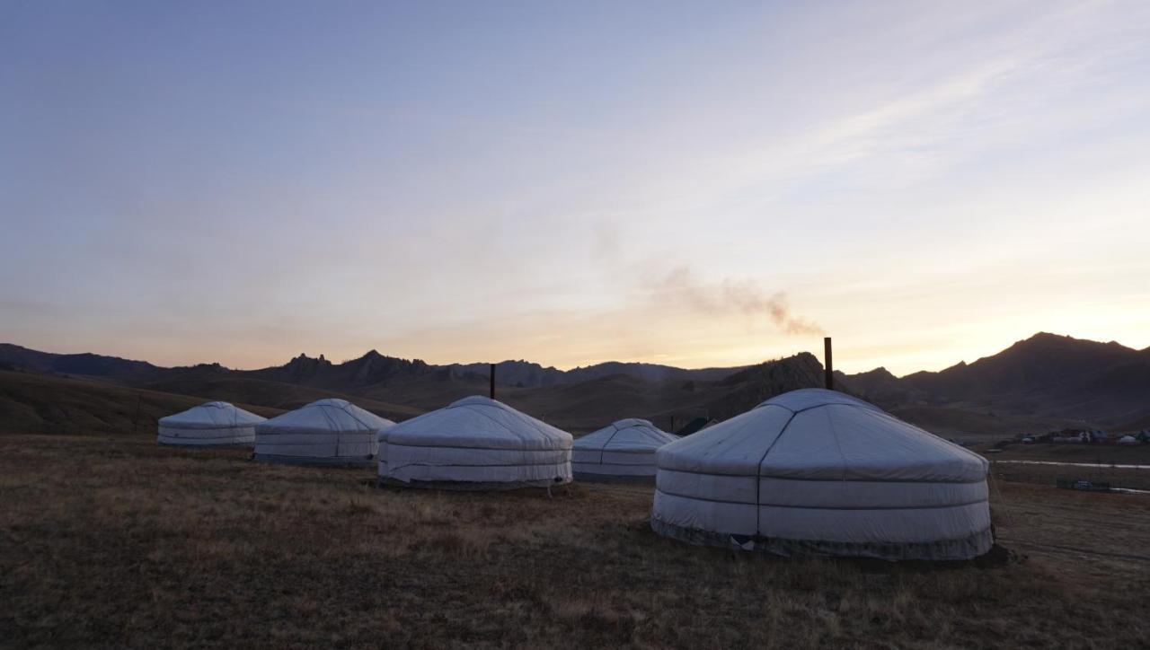 Готель My Mongolia Eco Ger Camp Nalayh Екстер'єр фото