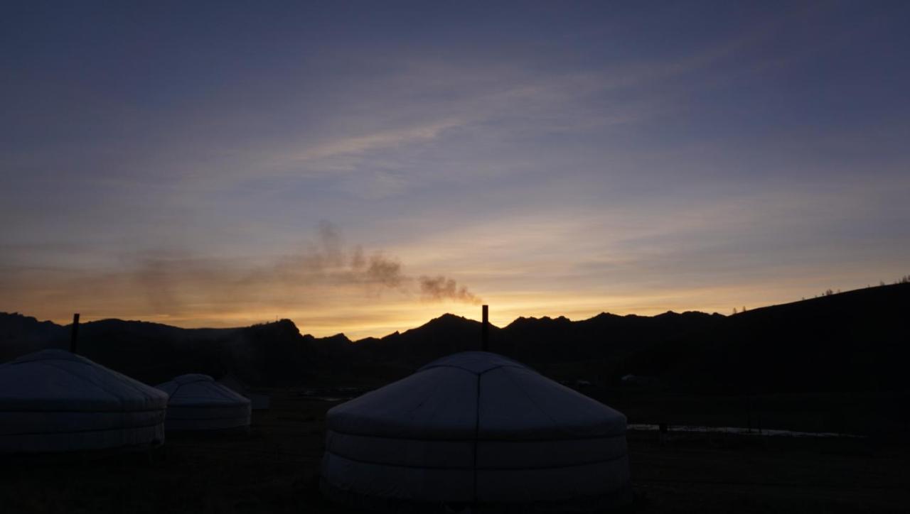 Готель My Mongolia Eco Ger Camp Nalayh Екстер'єр фото